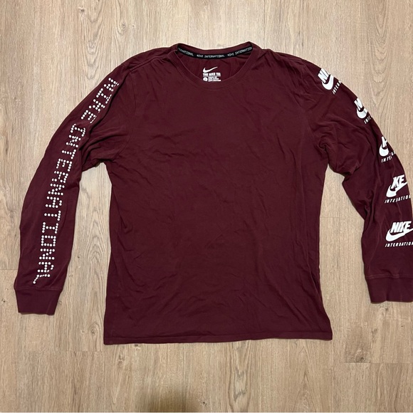 Nike Sportswear International Long Sleeve Tee Burgundy Size Large - Picture 1 of 4